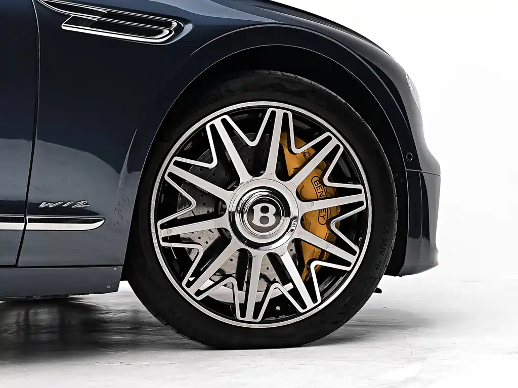 Bentley Flying Spur — фото 2