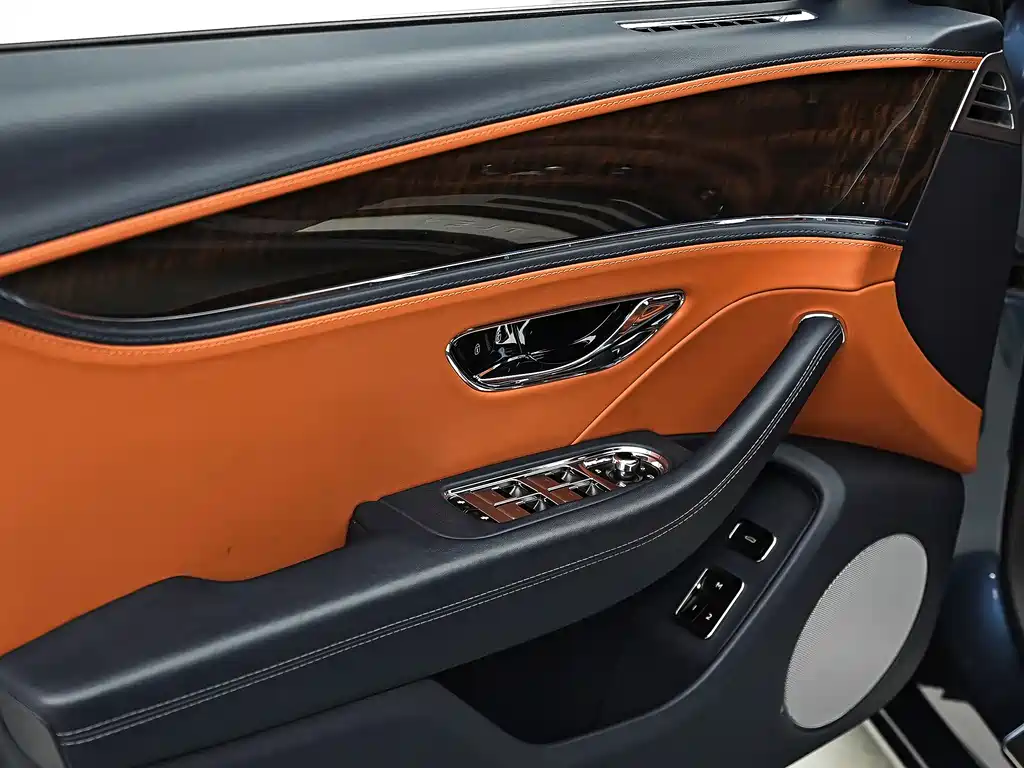 Bentley Flying Spur — фото 11