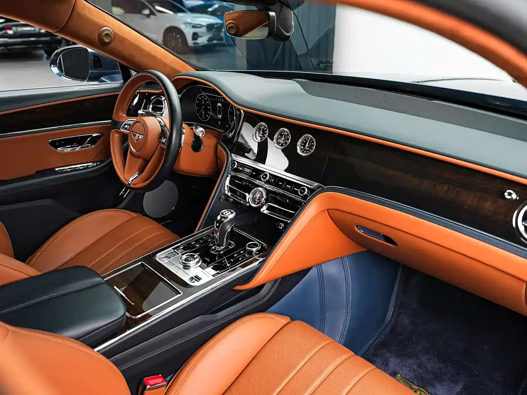 Bentley Flying Spur — фото 13