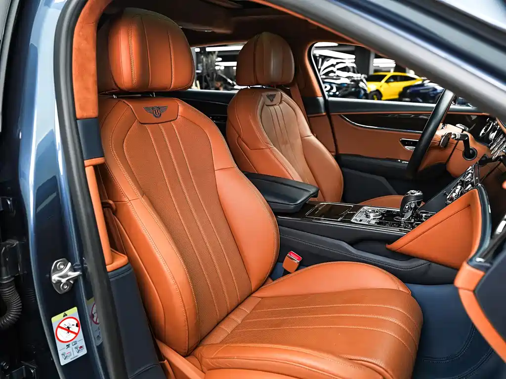 Bentley Flying Spur — фото 15