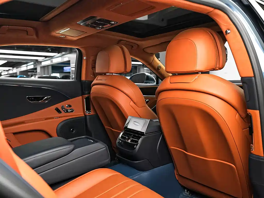 Bentley Flying Spur — фото 18