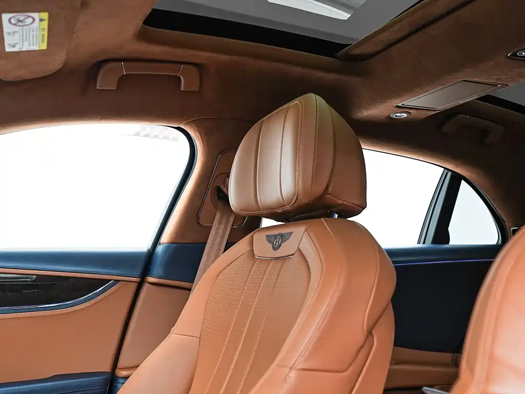 Bentley Flying Spur — фото 21