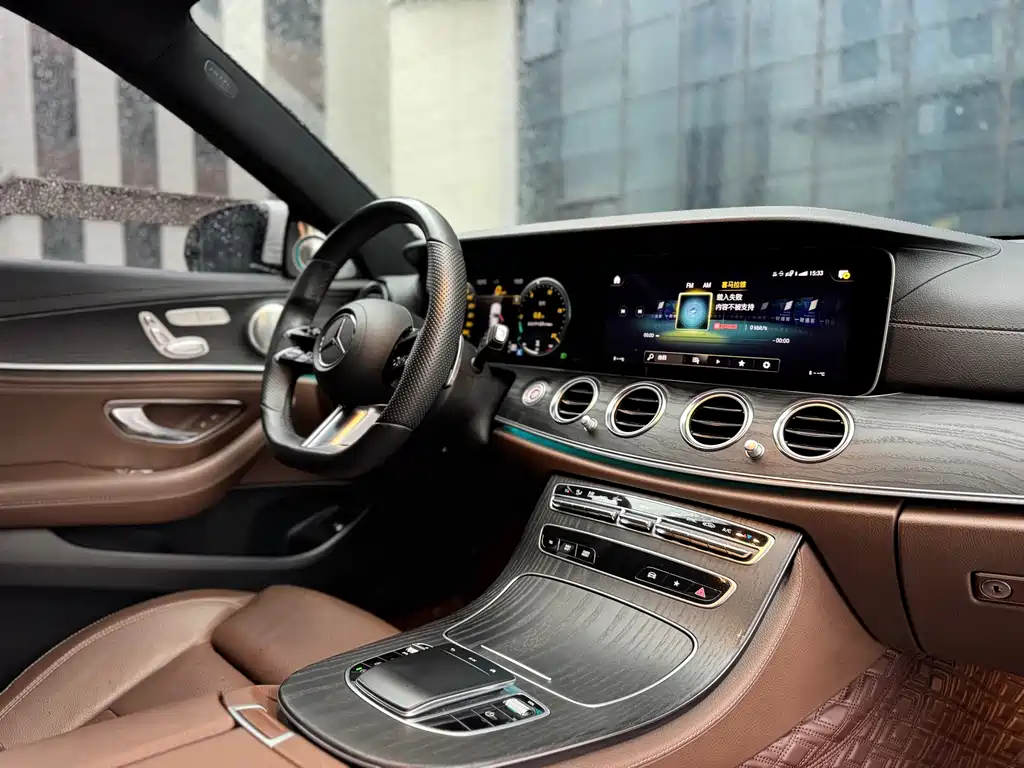Mercedes-Benz E-Class — фото 14