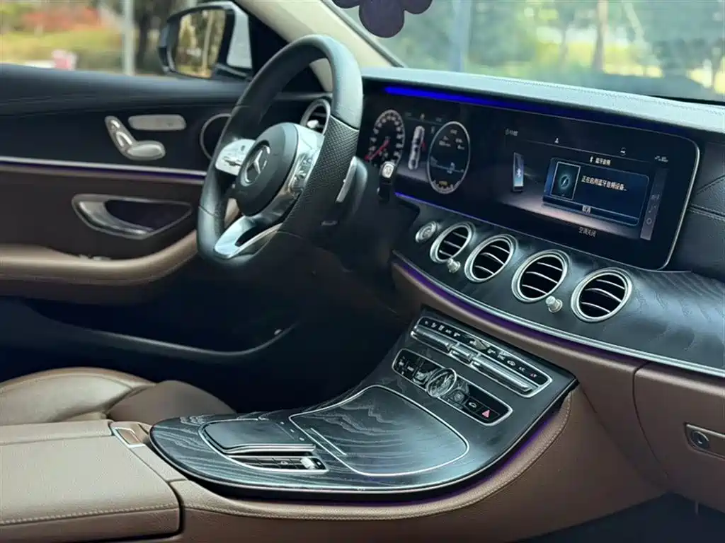 Mercedes-Benz E-Class — фото 11