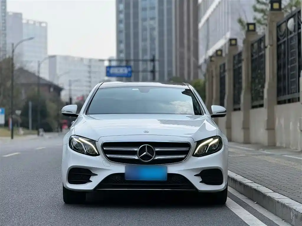 Mercedes-Benz E-Class — фото 23