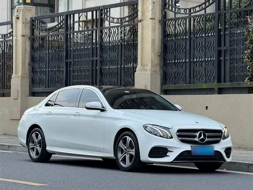 Mercedes-Benz E-Class — фото 24