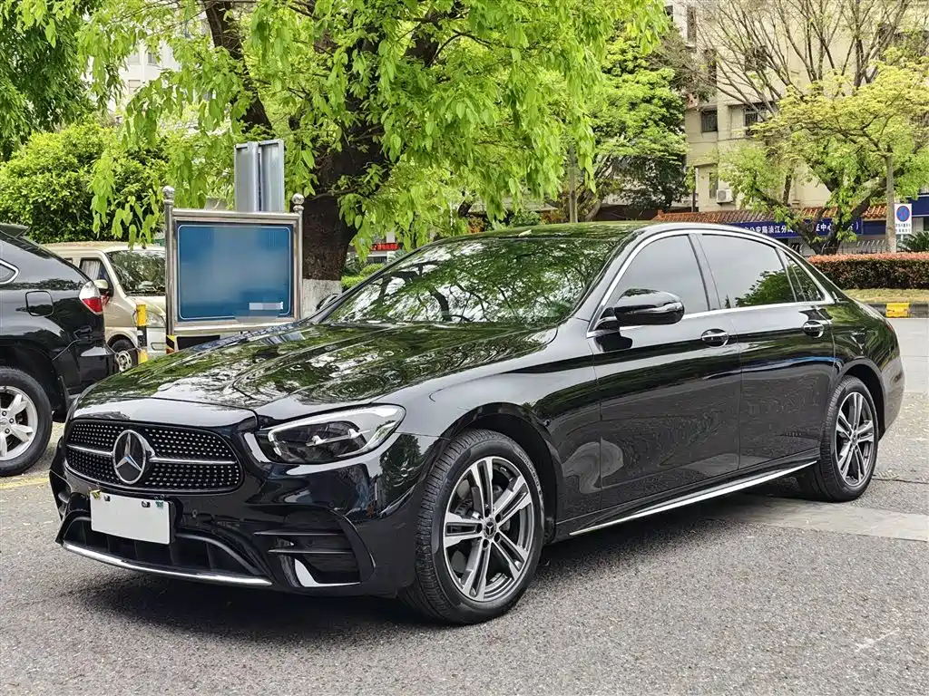 Mercedes-Benz E-Class — фото 2