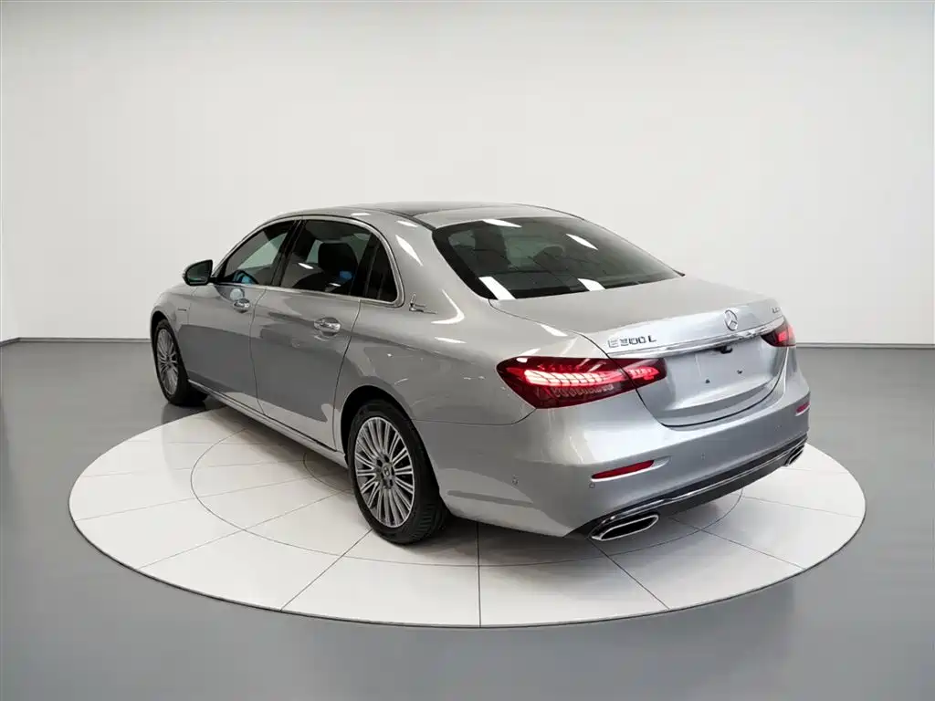 Mercedes-Benz E-Class — фото 5