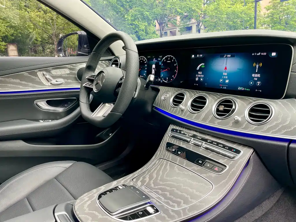 Mercedes-Benz E-Class — фото 14