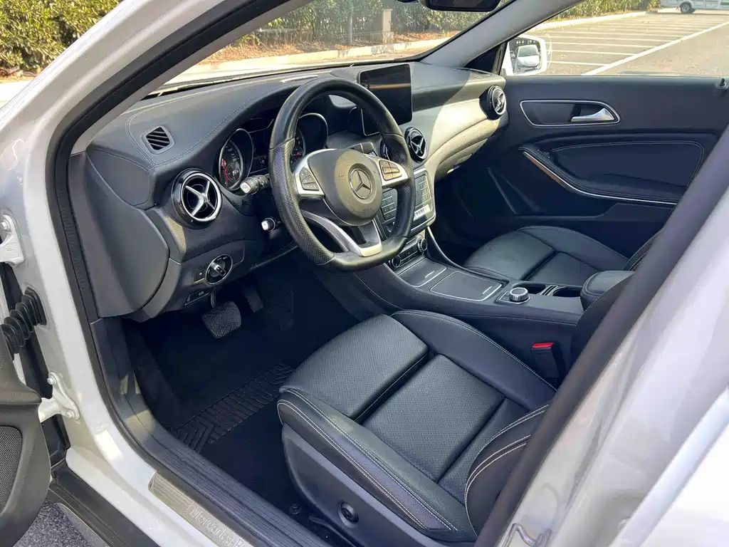 Mercedes-Benz GLA — фото 7