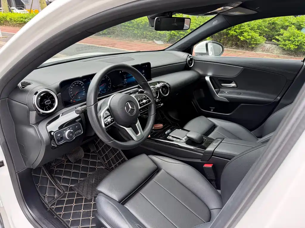 Mercedes-Benz A-Class — фото 14