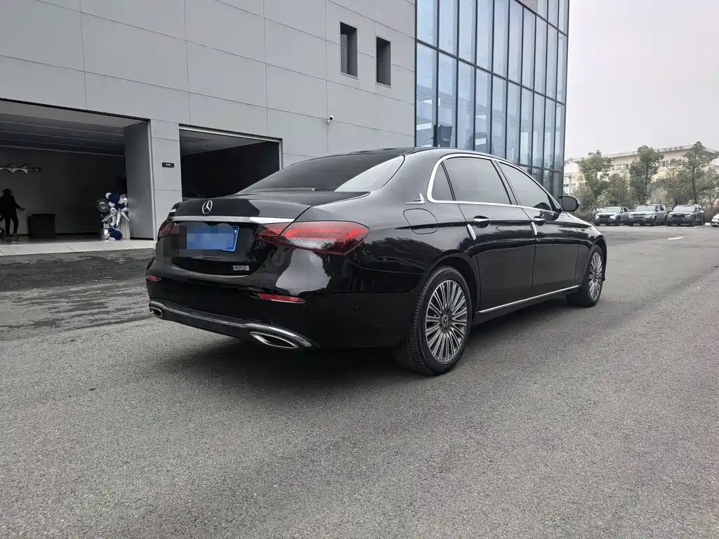 Mercedes-Benz E-Class — фото 14