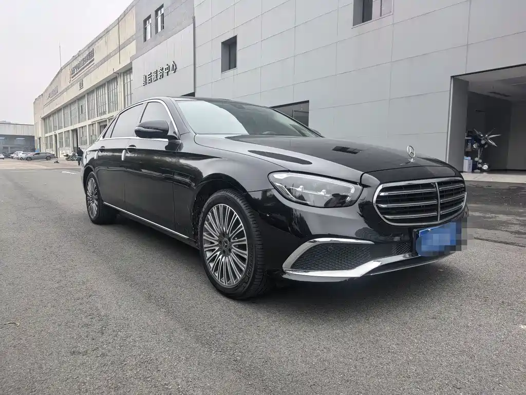 Mercedes-Benz E-Class — фото 3