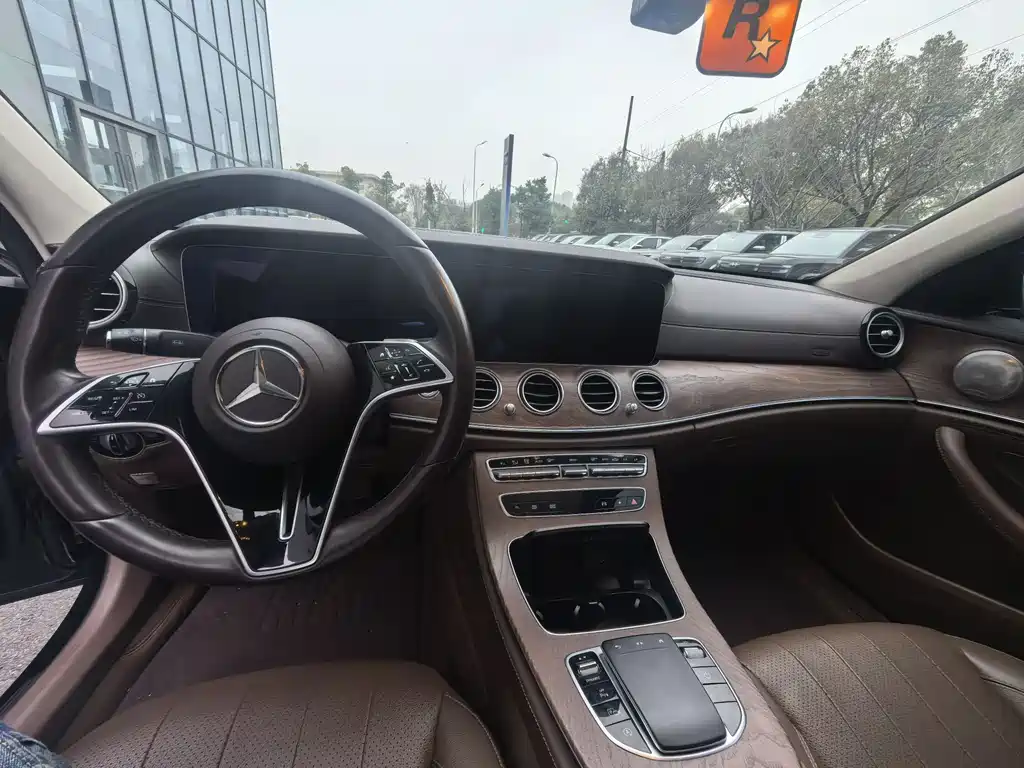 Mercedes-Benz E-Class — фото 7