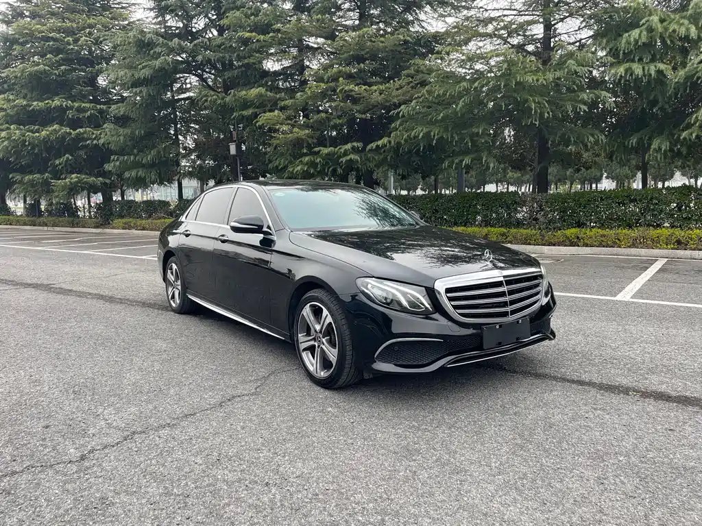 Mercedes-Benz E-Class — фото 2