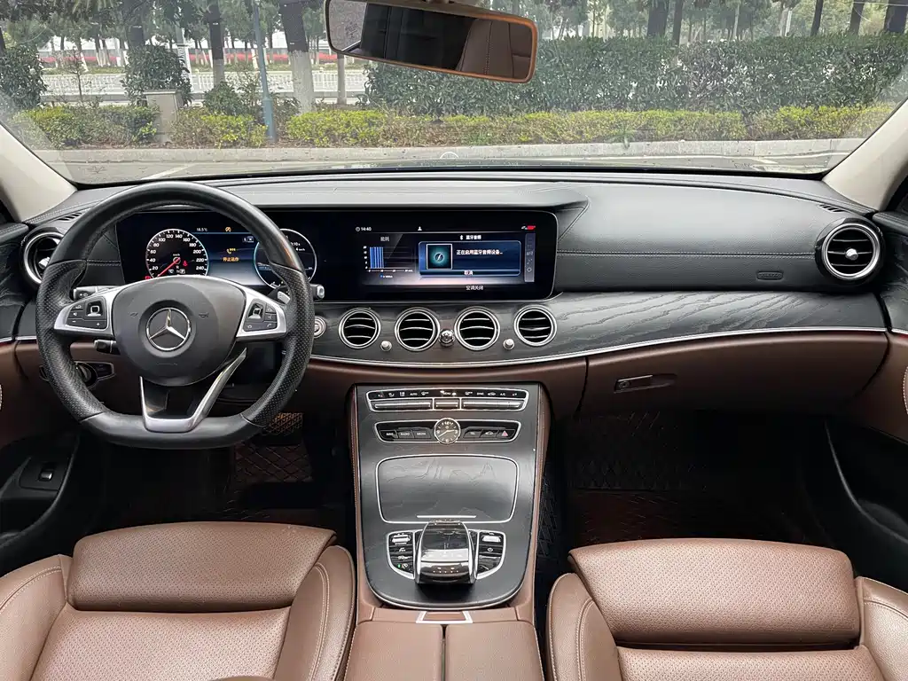 Mercedes-Benz E-Class — фото 14