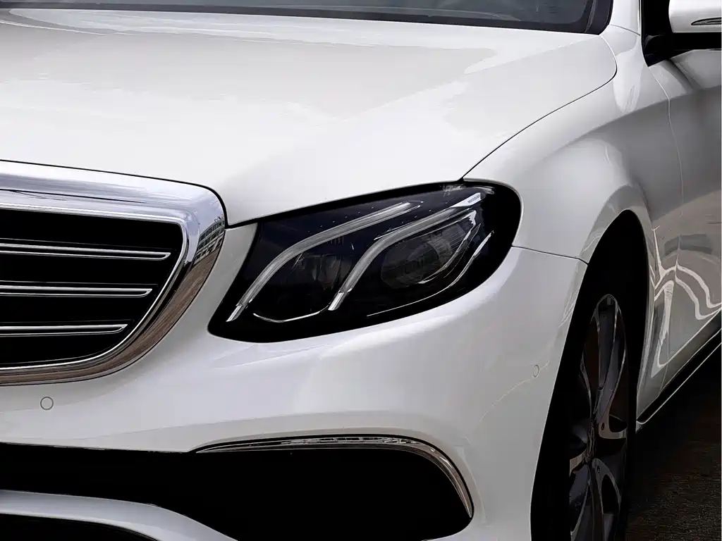 Mercedes-Benz E-Class — фото 10