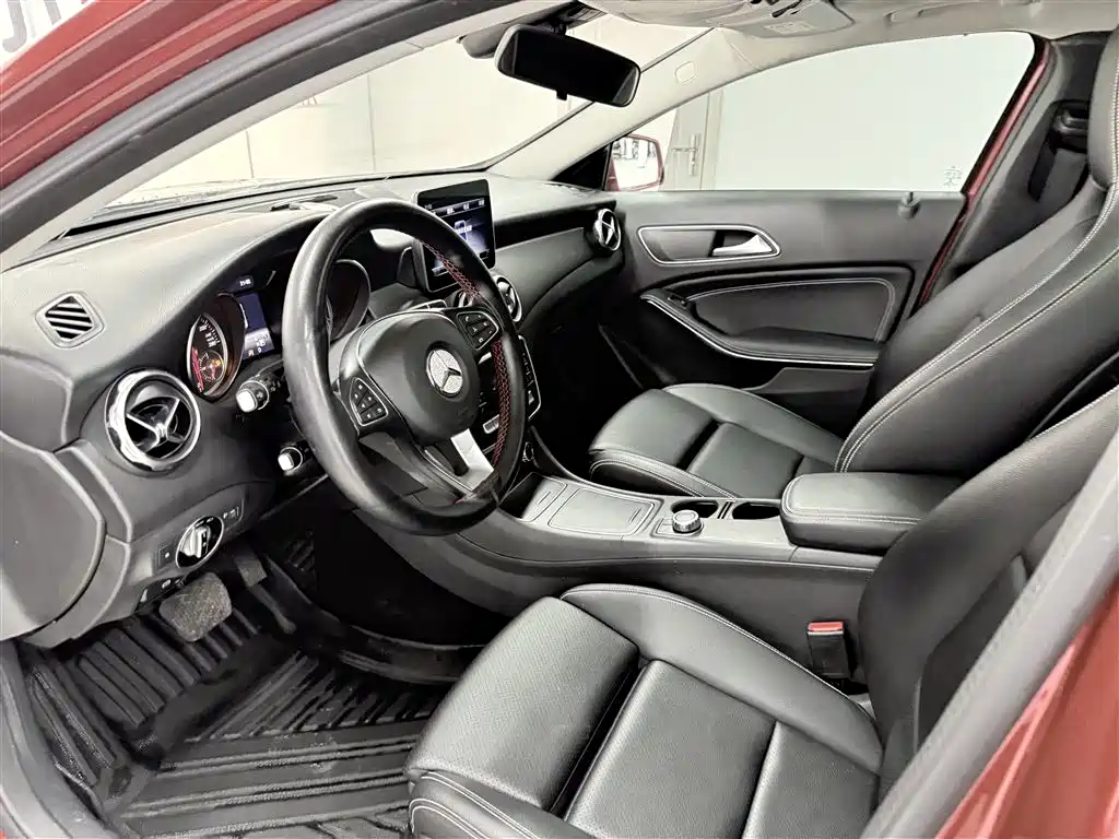 Mercedes-Benz GLA — фото 8