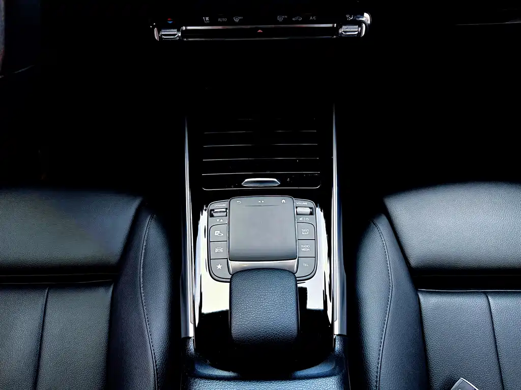 Mercedes-Benz GLB — фото 23