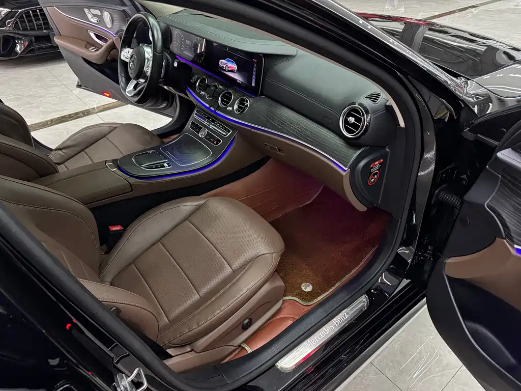 Mercedes-Benz E-Class — фото 17