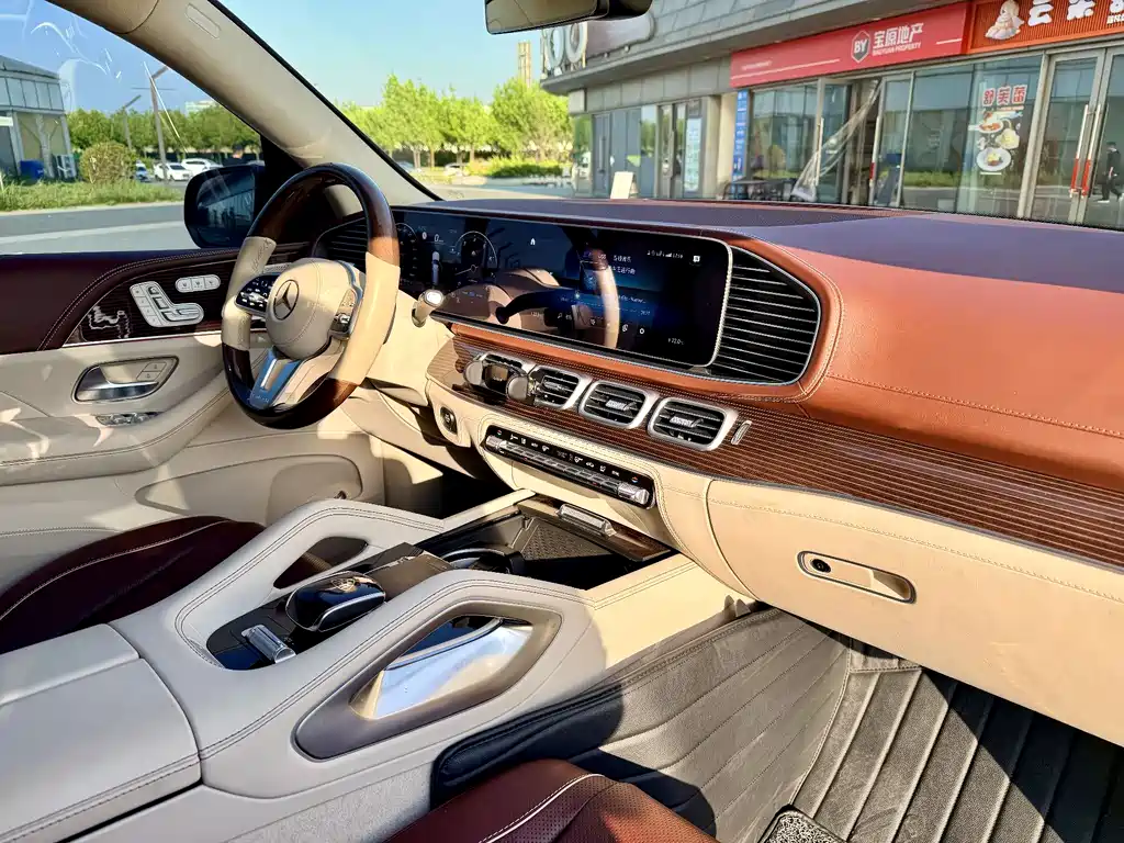 Mercedes-Benz GLS — фото 15
