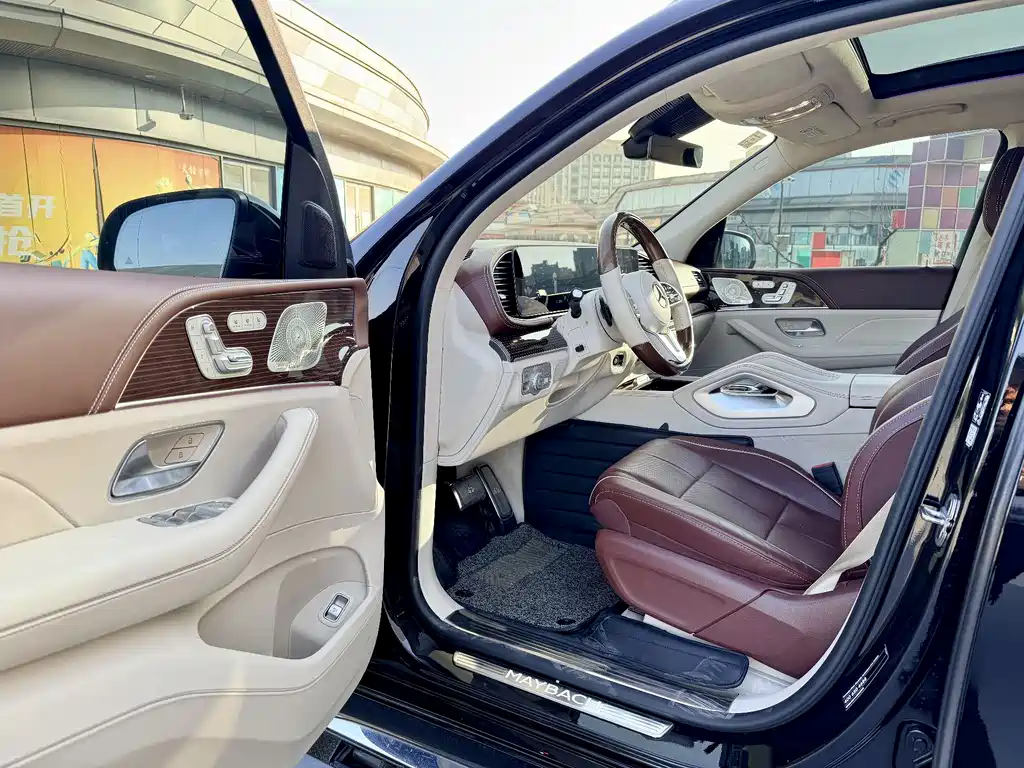 Mercedes-Benz GLS — фото 9