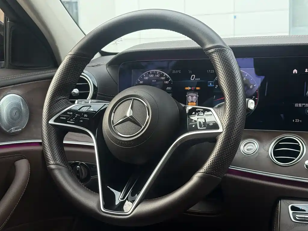 Mercedes-Benz E-Class — фото 18