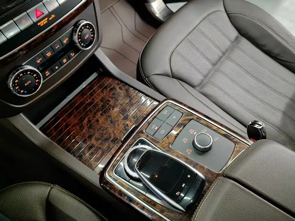 Mercedes-Benz GLS — фото 9