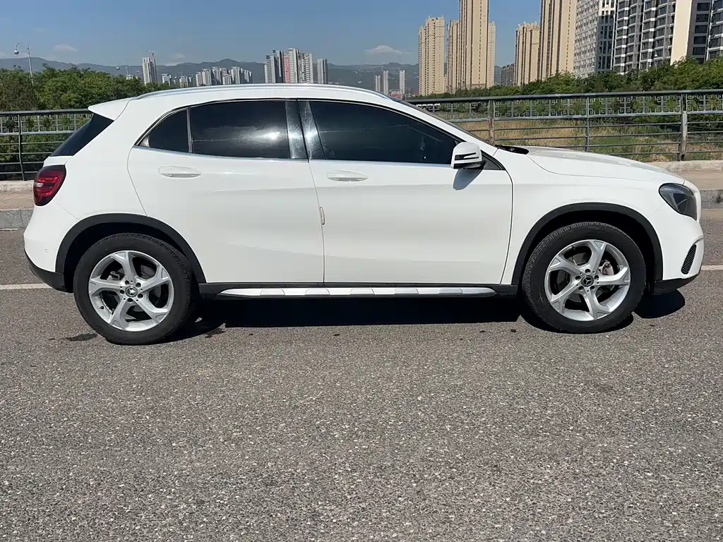 Mercedes-Benz GLA — фото 6