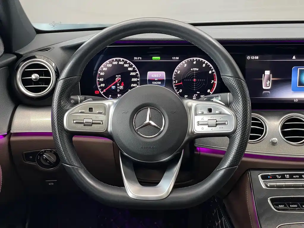Mercedes-Benz E-Class — фото 14