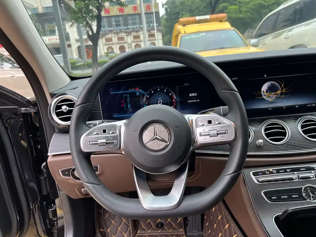 Mercedes-Benz E-Class — фото 14