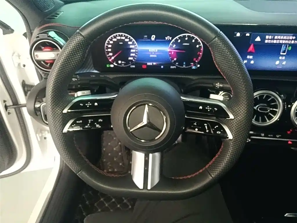 Mercedes-Benz A-Class — фото 11