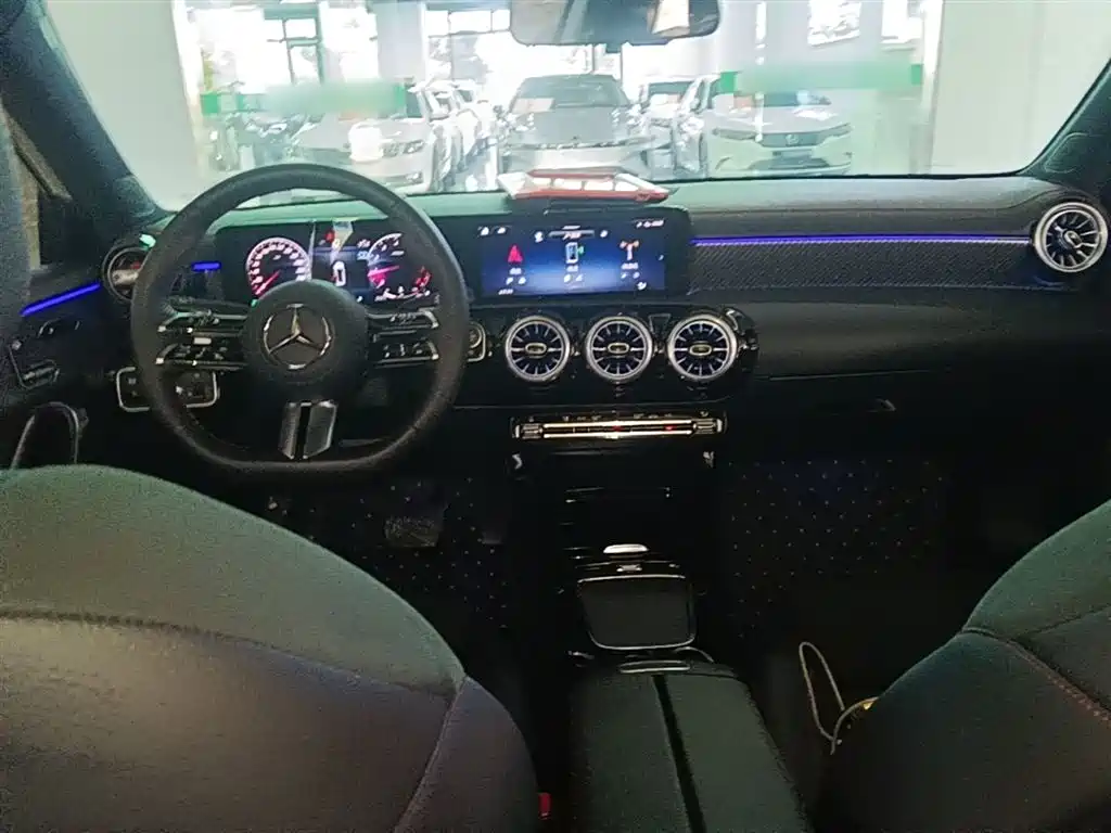 Mercedes-Benz A-Class — фото 10