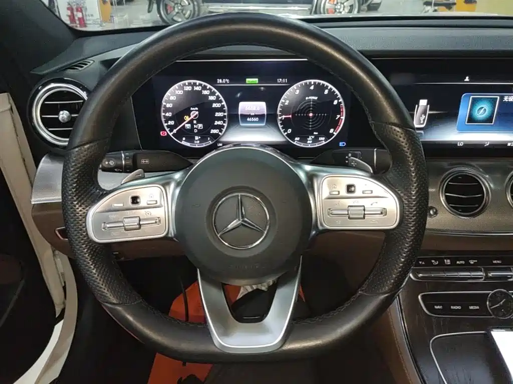 Mercedes-Benz E-Class (Import) — фото 11