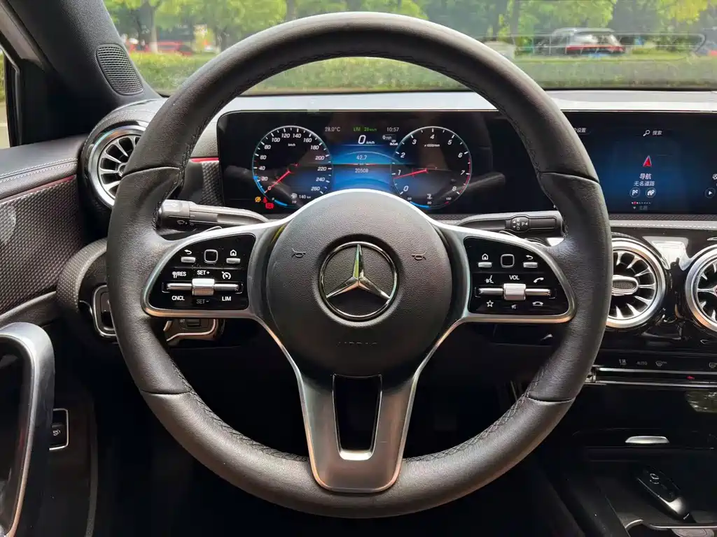 Mercedes-Benz A-Class — фото 14