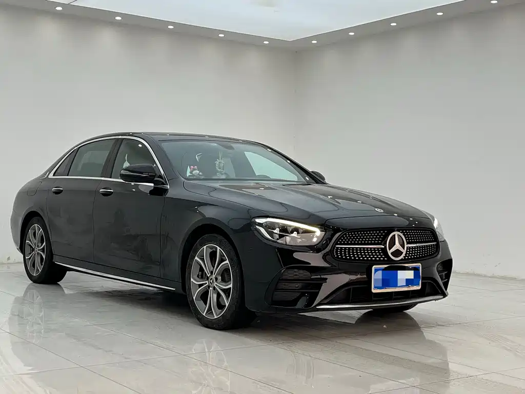 Mercedes-Benz E-Class — фото 2