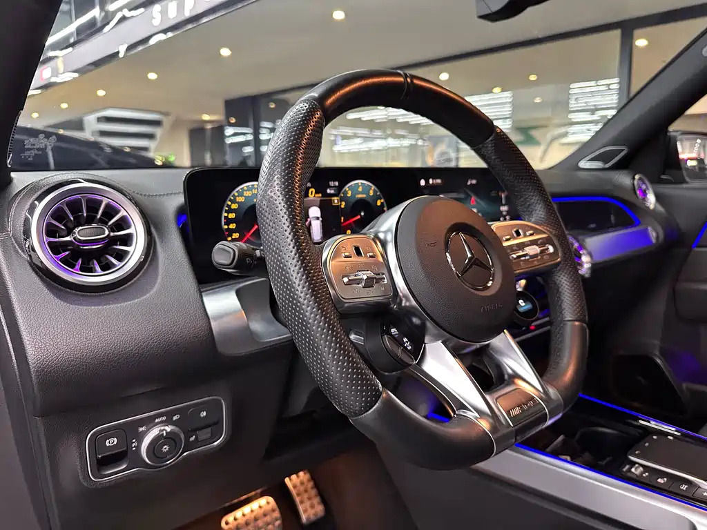 Mercedes-Benz GLB AMG — фото 9