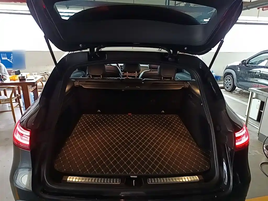 Mercedes-Benz EQC — фото 19