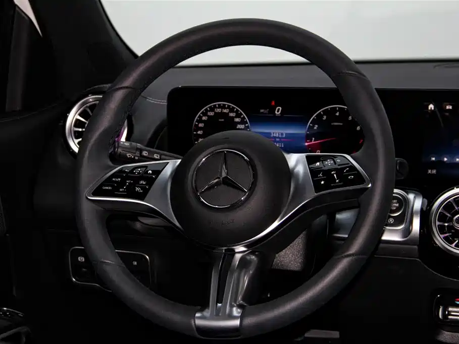 Mercedes-Benz GLB — фото 15