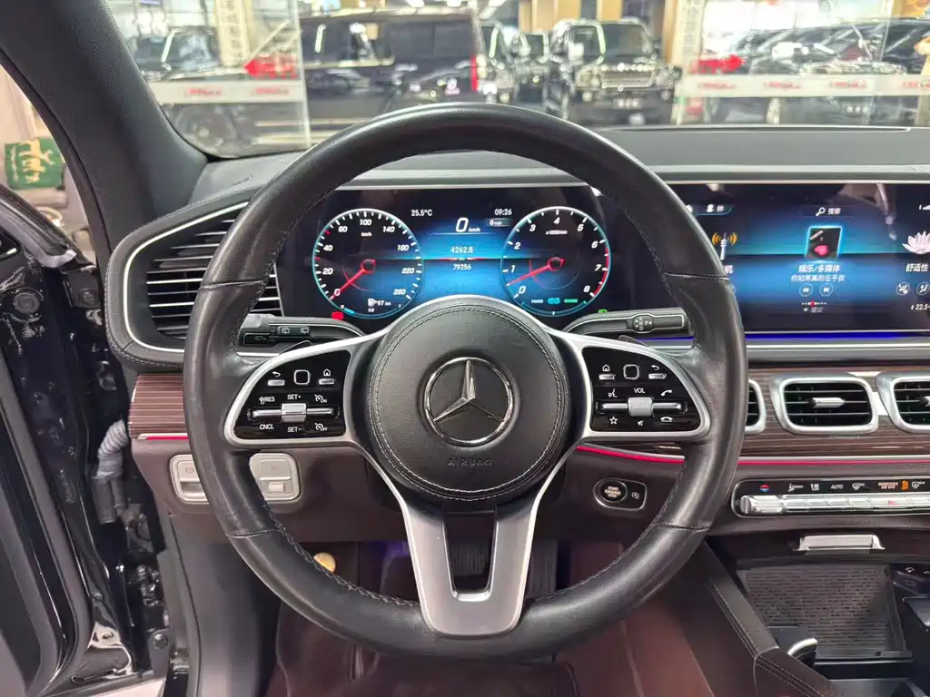 Mercedes-Benz GLS — фото 8