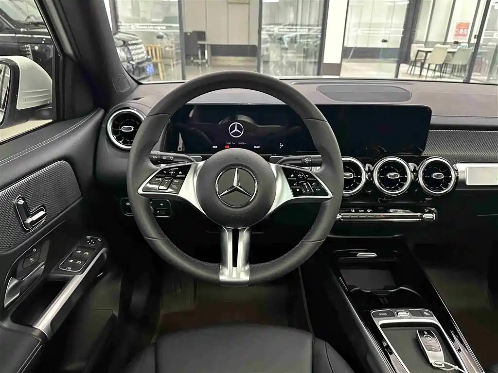 Mercedes-Benz GLB — фото 17