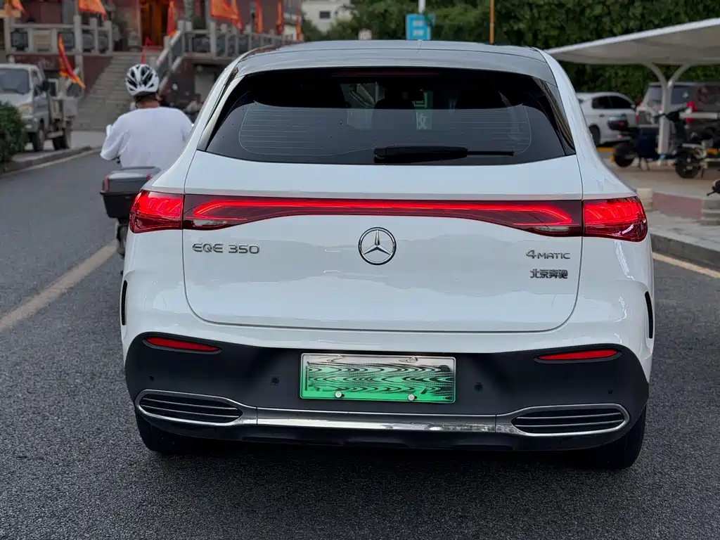 Mercedes-Benz EQE SUV — фото 12