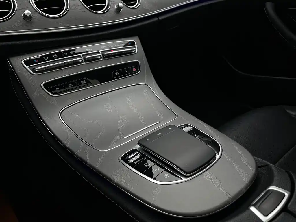 Mercedes-Benz E-Class — фото 13