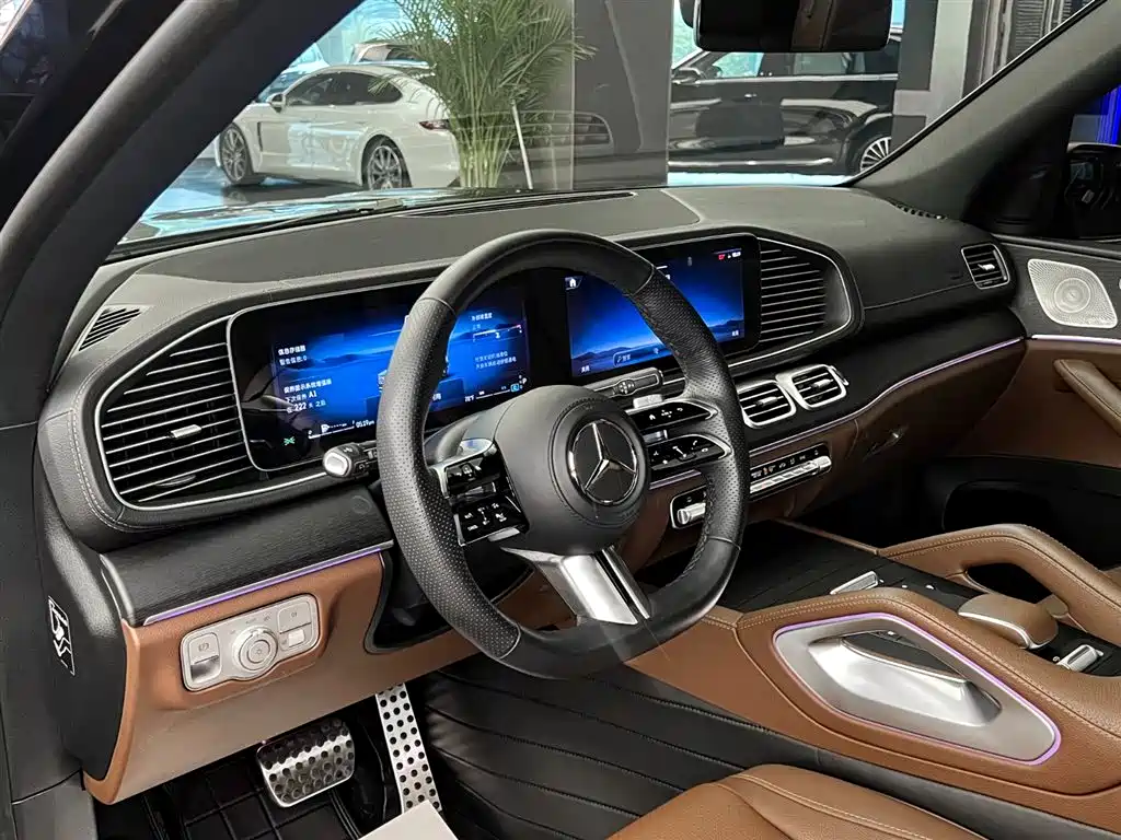 Mercedes-Benz GLS — фото 6