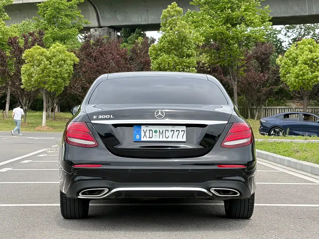 Mercedes-Benz E-Class — фото 4
