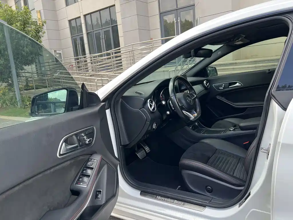 Mercedes-Benz CLA (Import) — фото 17
