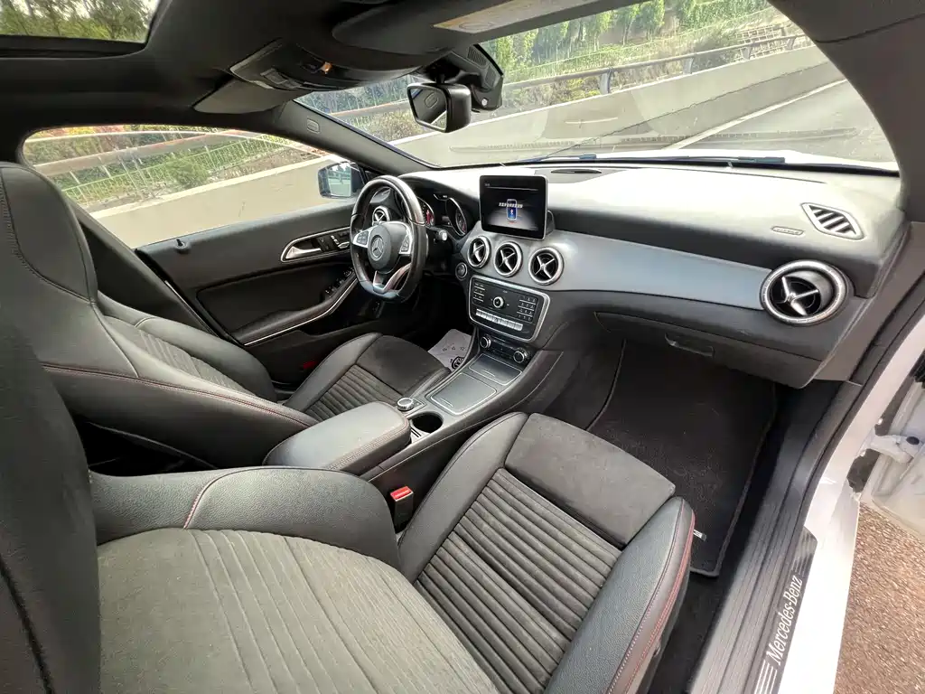 Mercedes-Benz CLA (Import) — фото 31