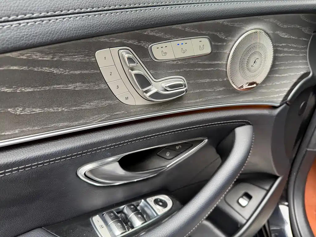 Mercedes-Benz E-Class — фото 10