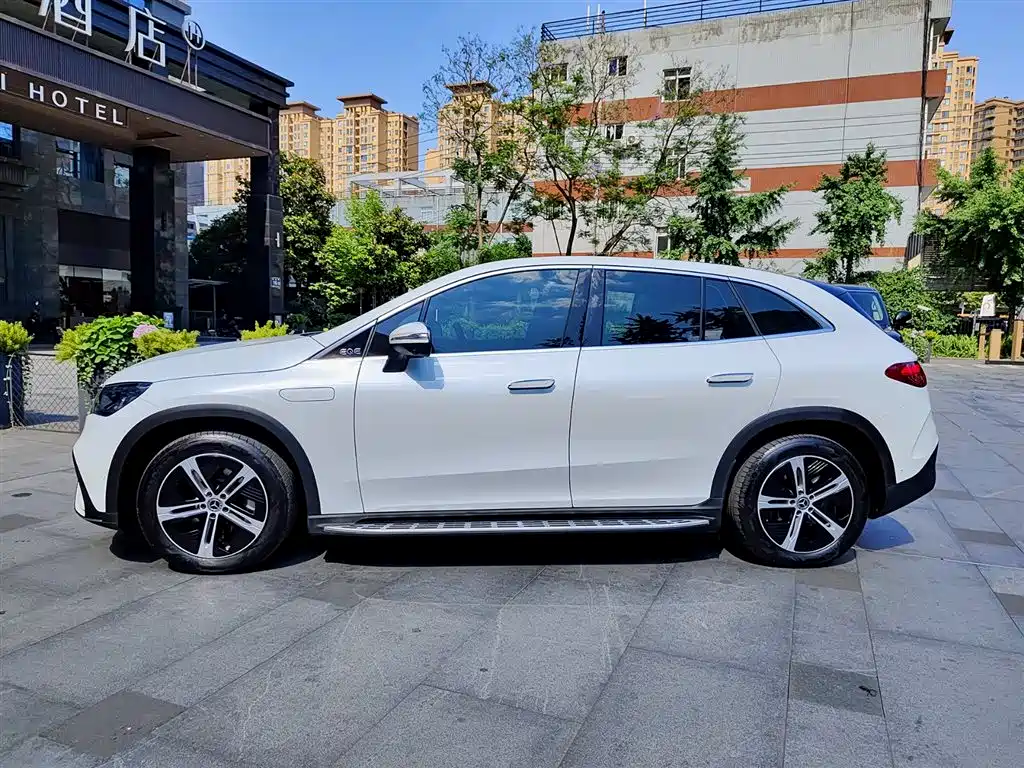 Mercedes-Benz EQE SUV — фото 3