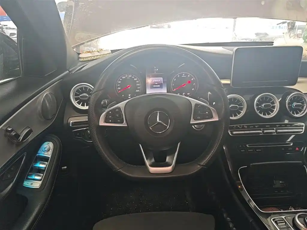 Mercedes-Benz C-Class — фото 11